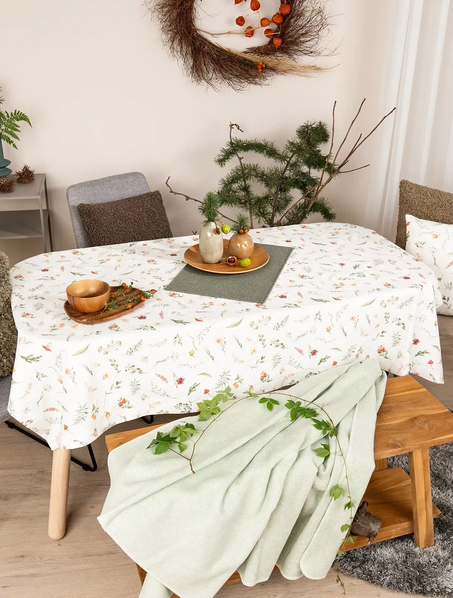 SND023001_4.jpg Woodland Bloom Tablecloth - Image 1